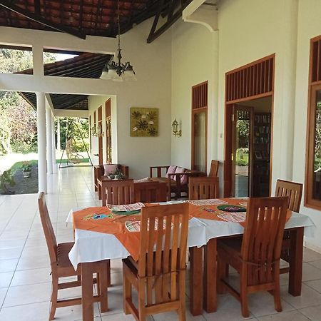 Guesthouse Rumah Senang Kalibaru Eksteriør billede