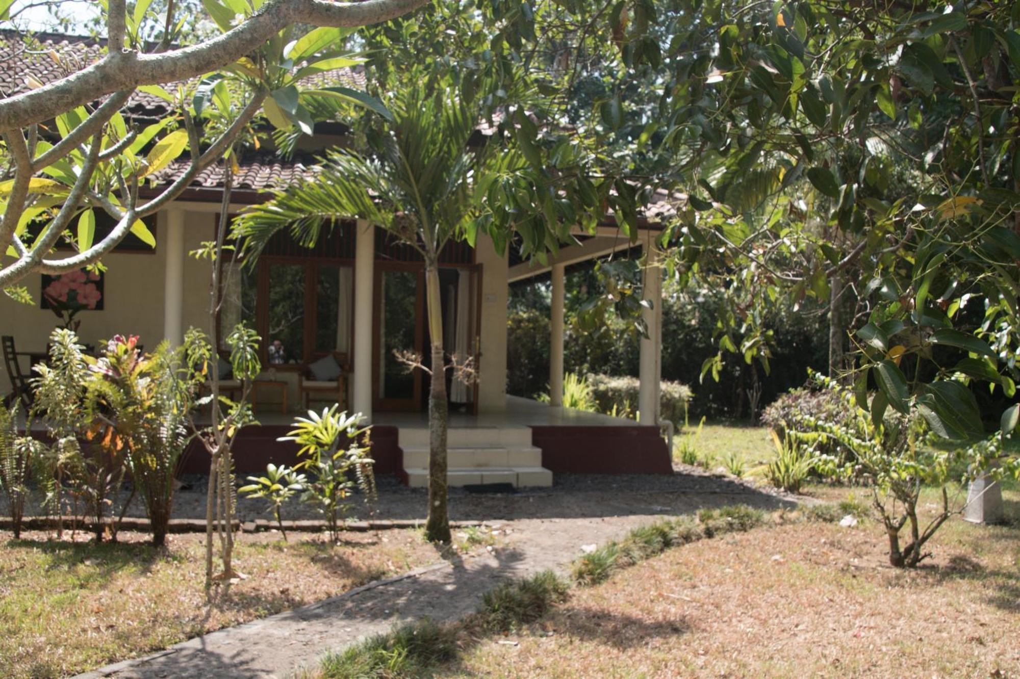 Guesthouse Rumah Senang Kalibaru Eksteriør billede