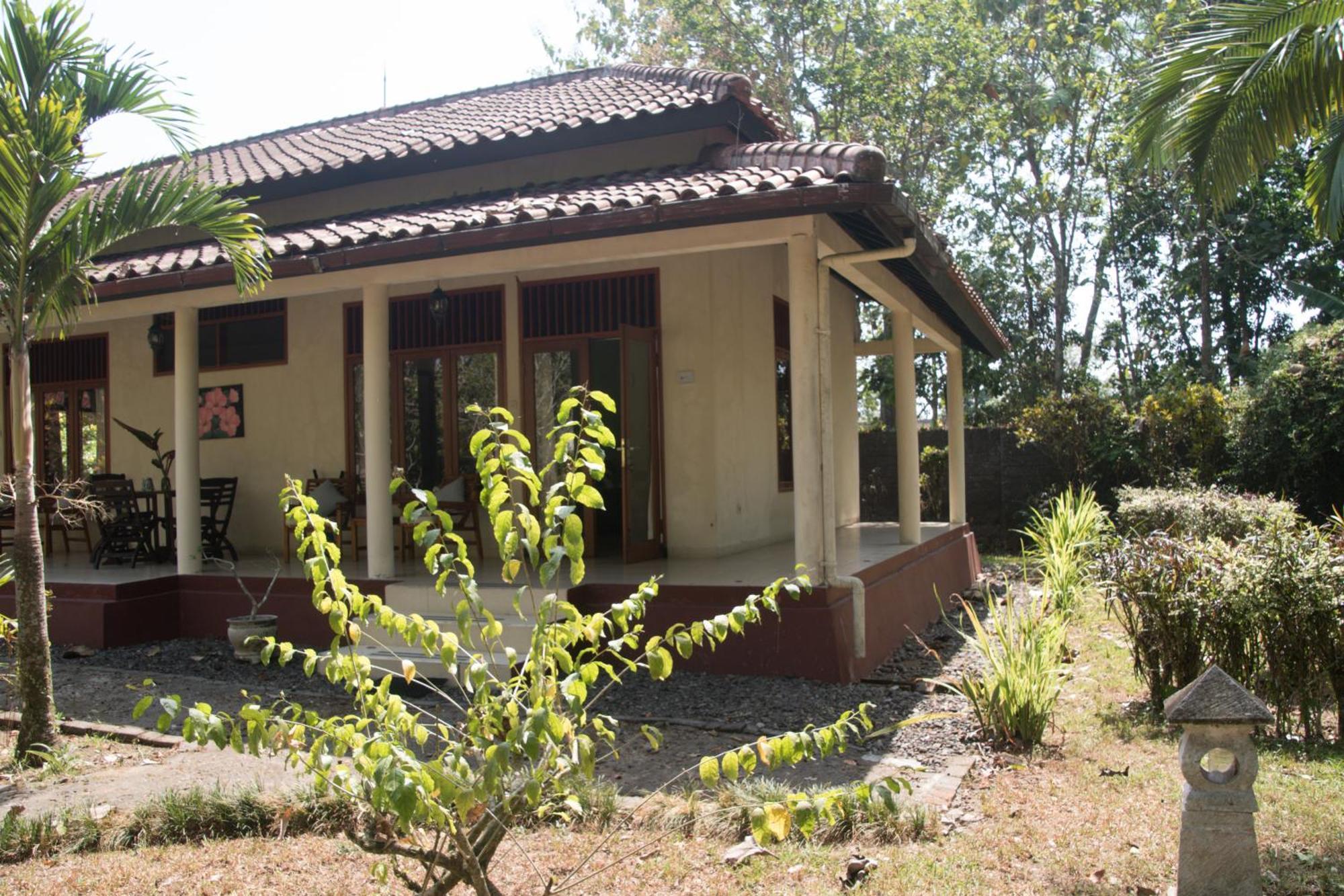 Guesthouse Rumah Senang Kalibaru Eksteriør billede