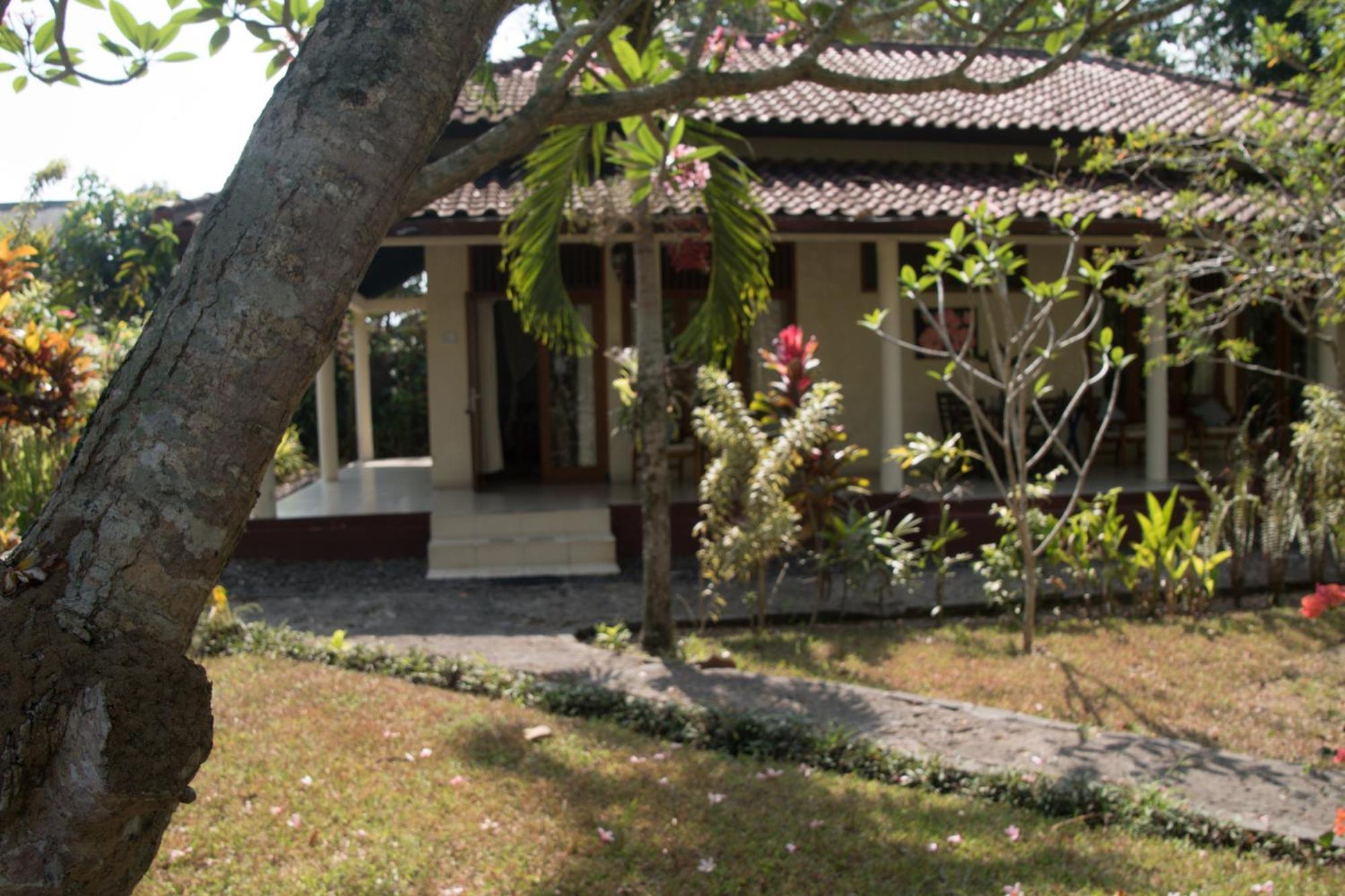 Guesthouse Rumah Senang Kalibaru Eksteriør billede