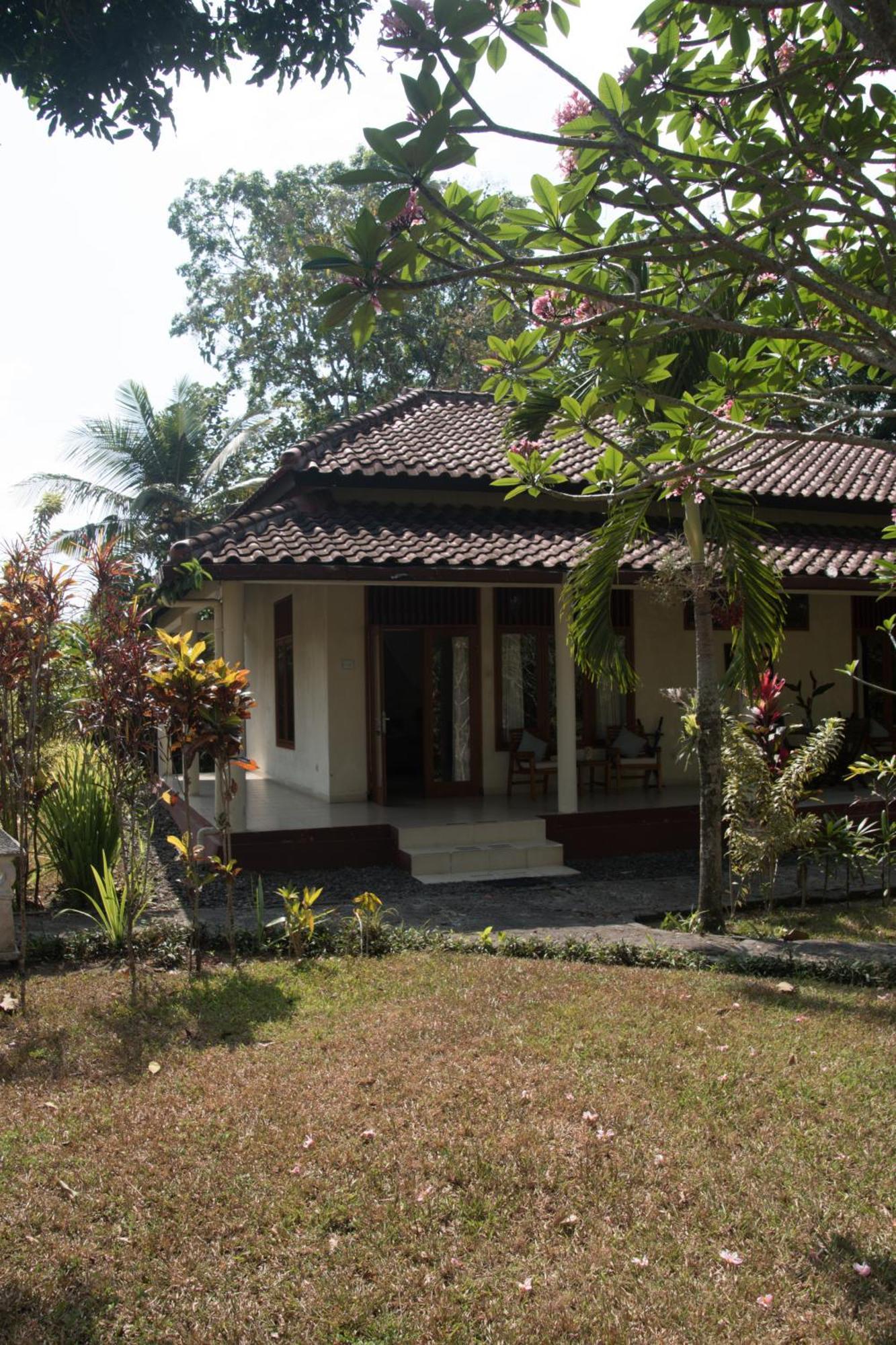 Guesthouse Rumah Senang Kalibaru Eksteriør billede