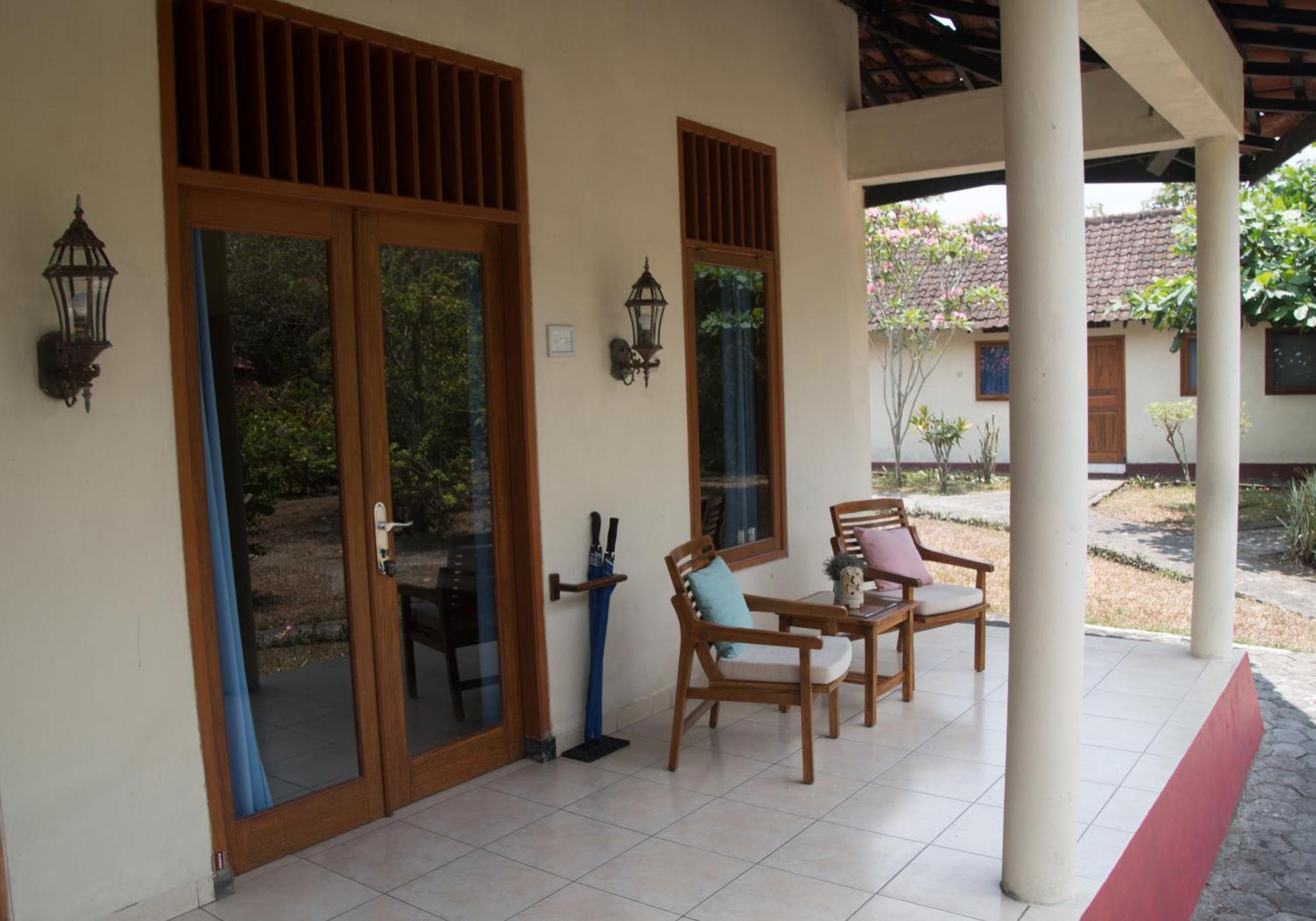 Guesthouse Rumah Senang Kalibaru Eksteriør billede