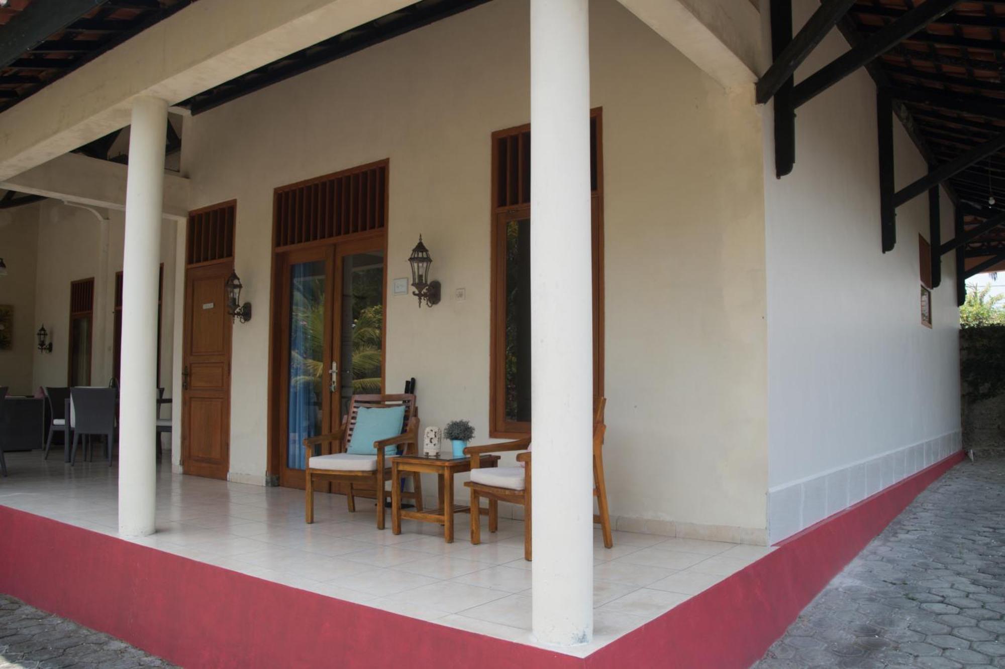 Guesthouse Rumah Senang Kalibaru Eksteriør billede