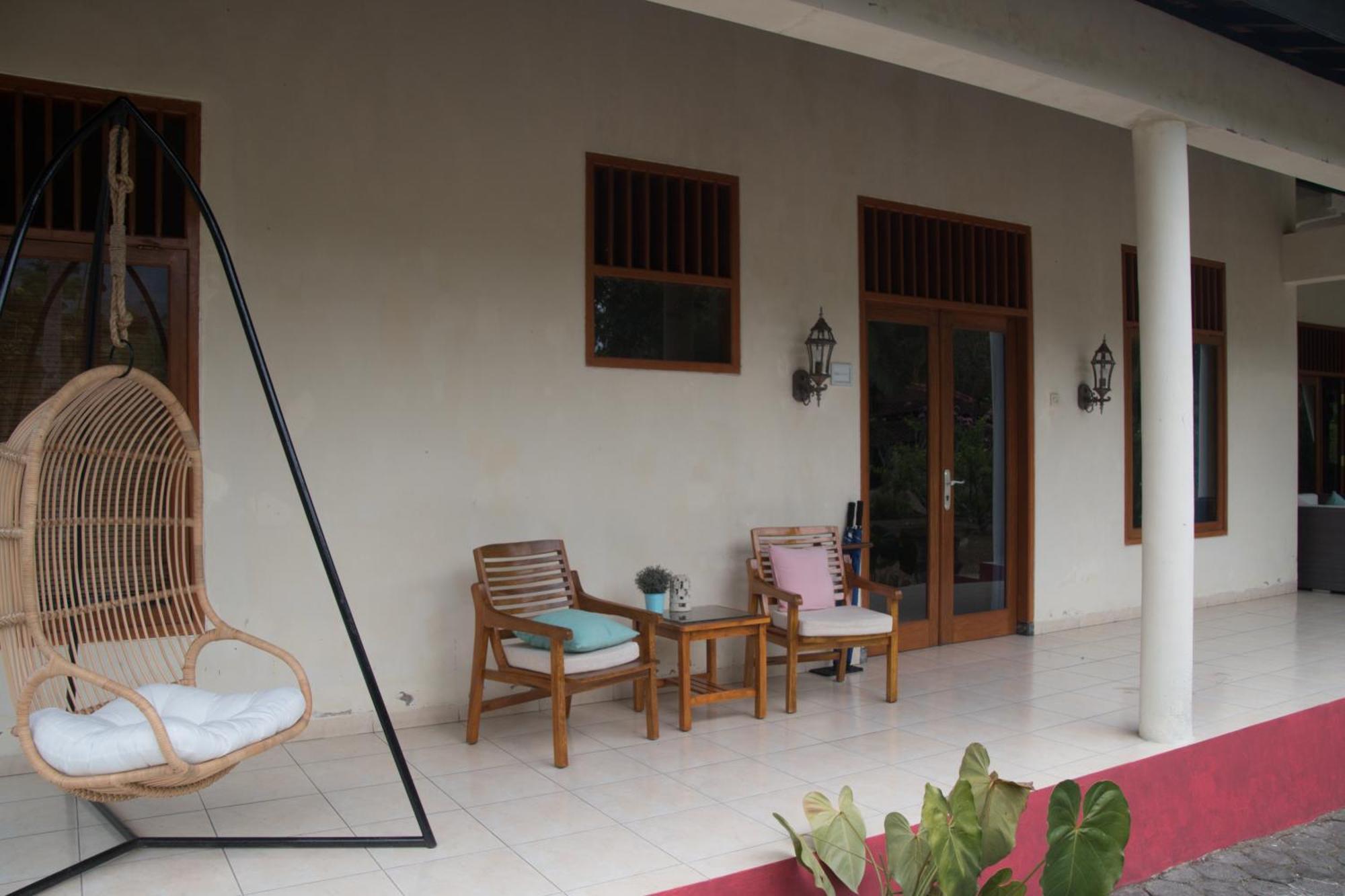 Guesthouse Rumah Senang Kalibaru Eksteriør billede