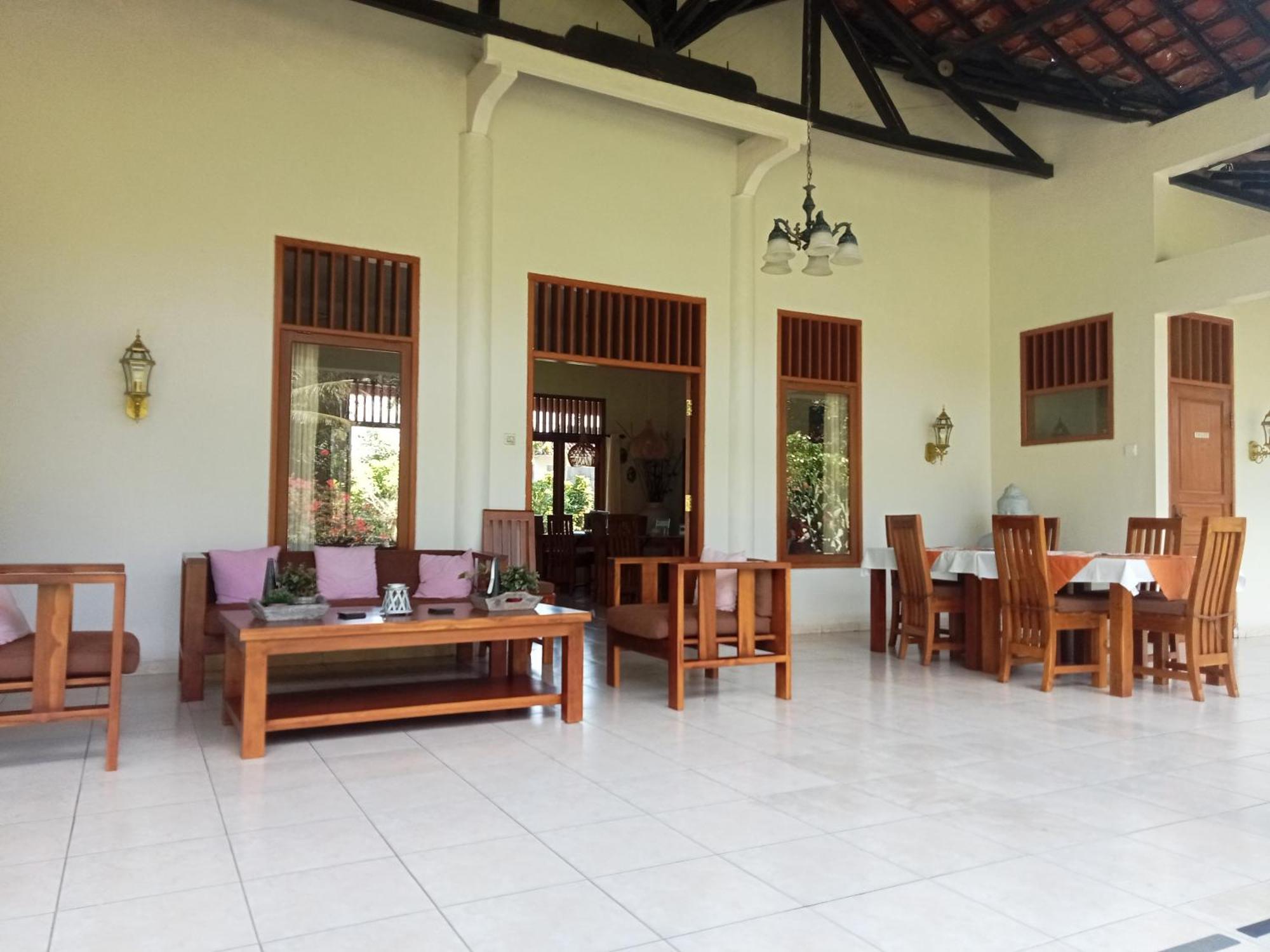 Guesthouse Rumah Senang Kalibaru Eksteriør billede
