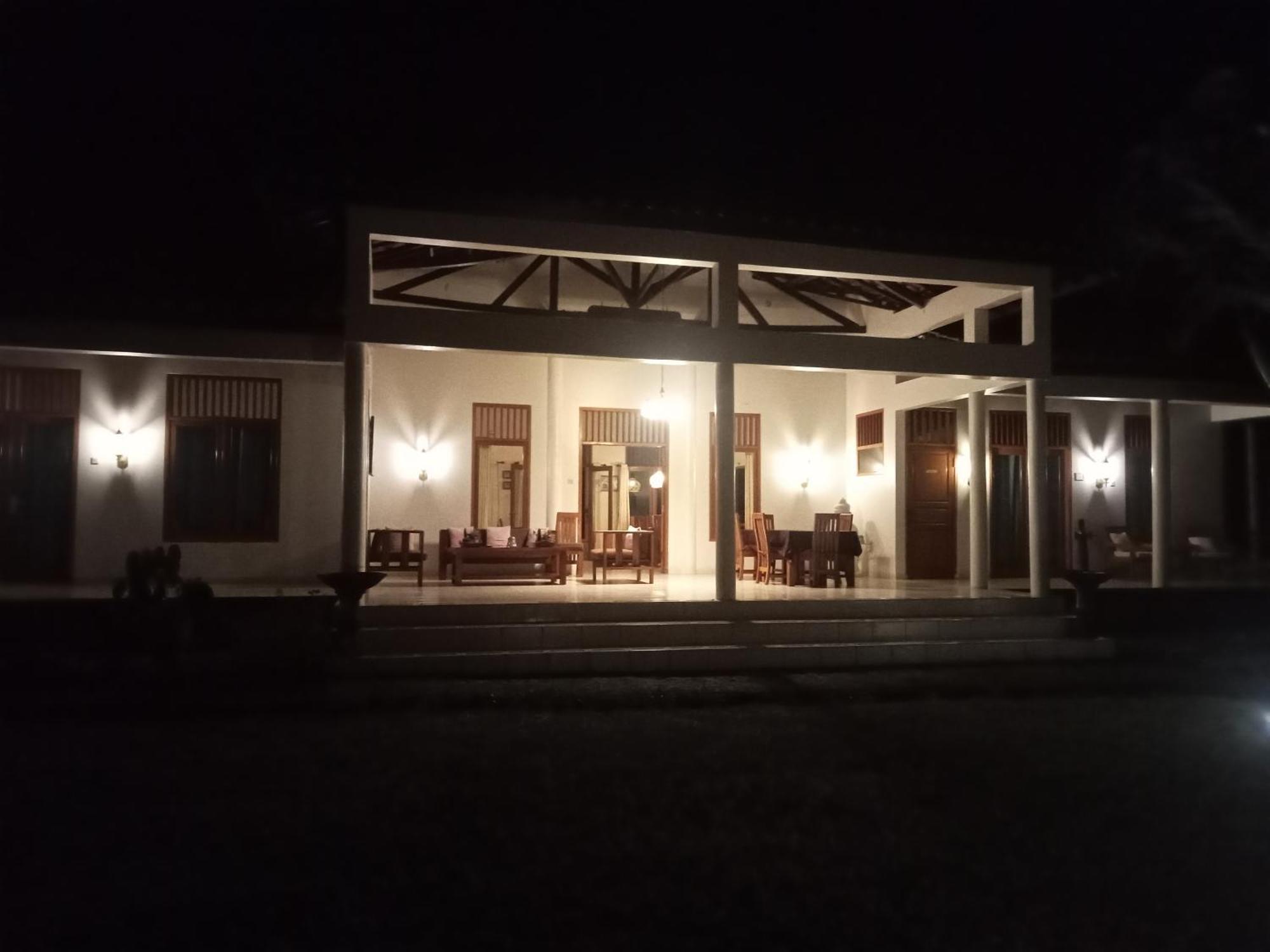 Guesthouse Rumah Senang Kalibaru Eksteriør billede