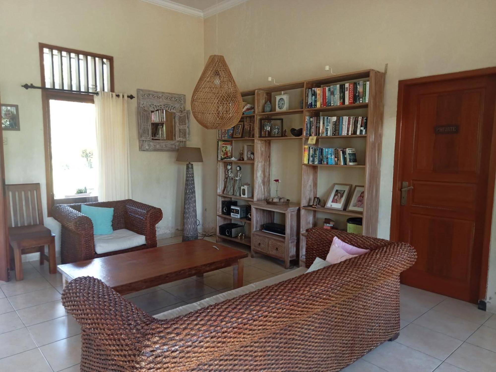 Guesthouse Rumah Senang Kalibaru Eksteriør billede
