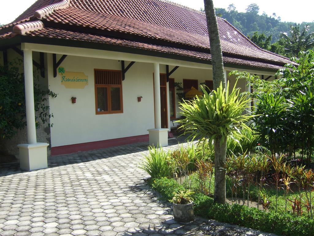 Guesthouse Rumah Senang Kalibaru Eksteriør billede