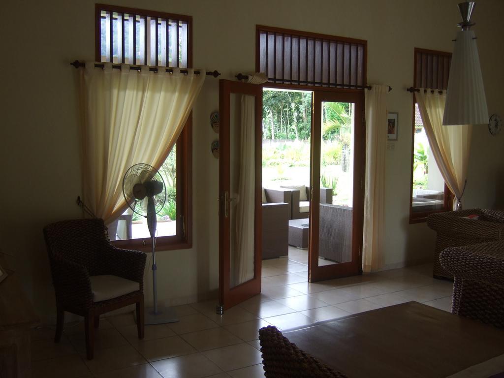 Guesthouse Rumah Senang Kalibaru Eksteriør billede