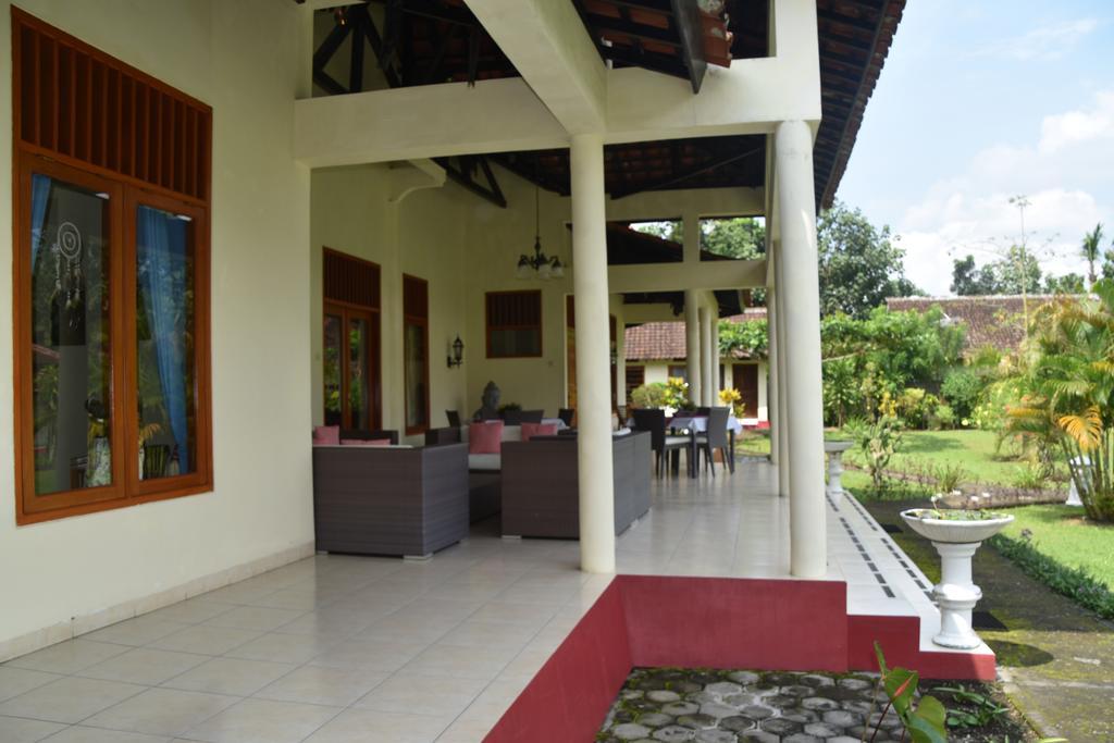 Guesthouse Rumah Senang Kalibaru Eksteriør billede