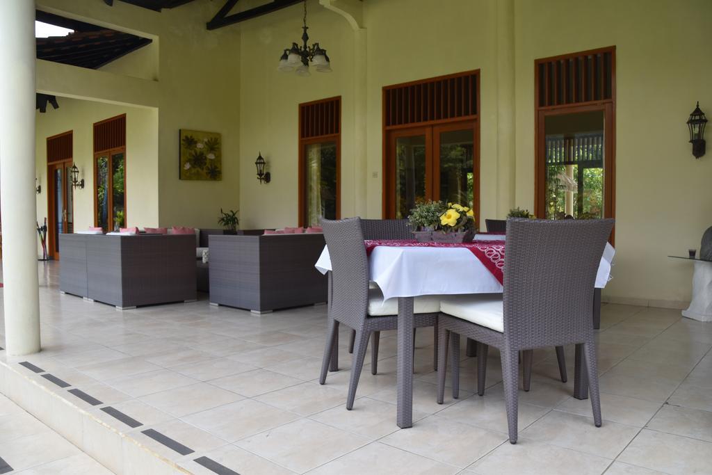 Guesthouse Rumah Senang Kalibaru Eksteriør billede