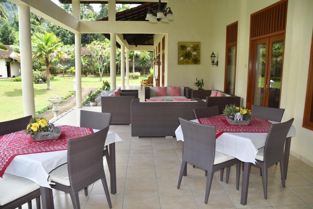 Guesthouse Rumah Senang Kalibaru Eksteriør billede